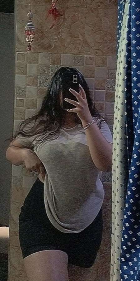 Victorya belle française au yeux bleus et brune