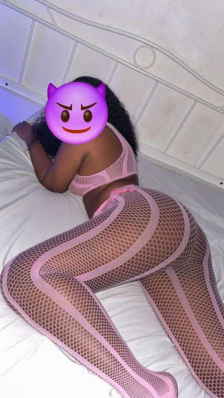 FEMME SEXY ET ÉGALEMENT AGRÉABLE